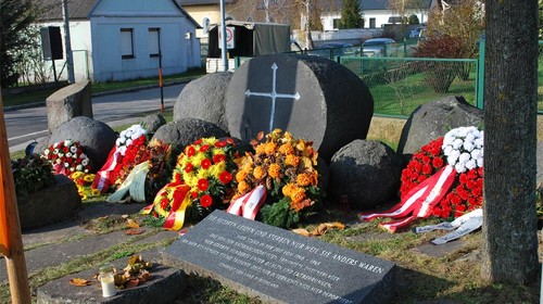 Gedenken beim Mahnmal für Roma und Sinti in Lackenbach