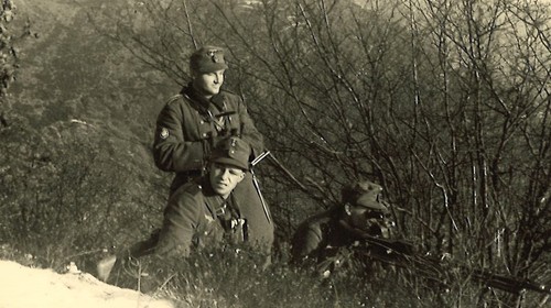Weinberge an der Mosel 1939: Junge Salzburger bei der militärischen Ausbildung in der Eifel (Foto: Stadtarchiv Salzburg, PA 1231,02 Nachlass Walter Leitner)