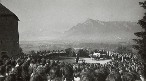 Richterhöhe Salzburg 21. Mai 1943: Gemeinschaftsritual in der Führerdiktatur: „Morgenfeier“ (Foto: Stadtarchiv Salzburg, PA 1231,02 Nachlass Walter Leitner)