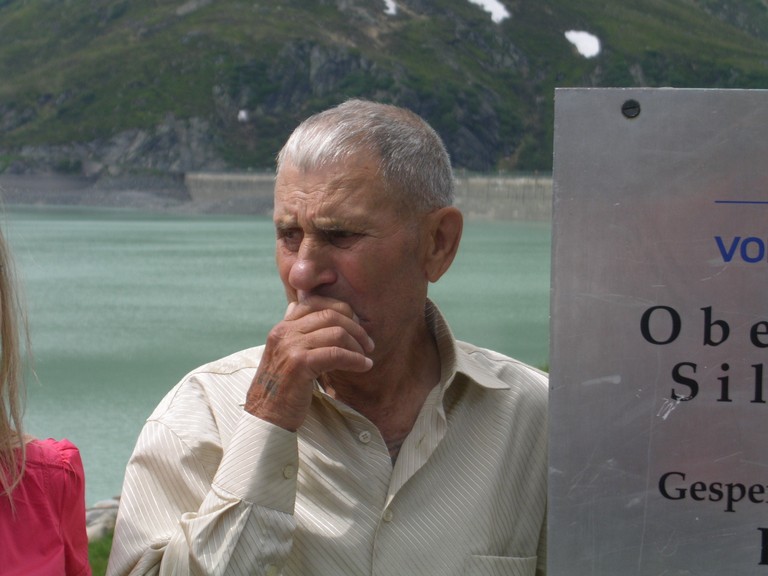 Der ehemalige Zwangsarbeiter Nikolaj Skripnik besucht die Silvretta-Staumauer