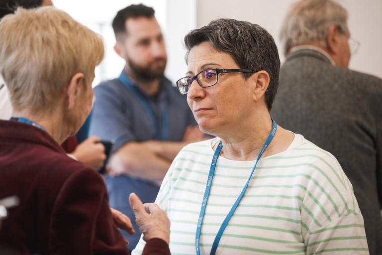 Im Mittelpunkt des Seminars steht der Austausch zwischen Lehrkräften und Zeitzeuginnen sowie Zeitzeugen (Foto: OeAD/APA-Fotoservice/Rastegar).