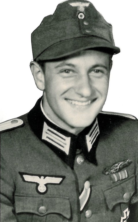 Hermann Gmeiner als Soldat (SOS-Kinderdorf Innsbruck).jpg