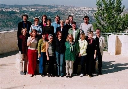 Vorne: Sigrid Stefan, Bettina Hasengst, Christine Trink, Herta Spiegel, Maria Stadlhofer, Gerda Elisabeth Schindler, Ursula Polster-Pöltl, Zita Turgeman, Josef Zollneritsch; Mitte: Sigrid Dolezal, Irmgard Tomaschitz, Monika Kaiser-Kaplaner, Stefan Pinter, Maria Orgler; Hinten: Peter Niedermair, Walpurga Marhold, Wolfgang Seereiter, Rainald Grugger, Günter Peter