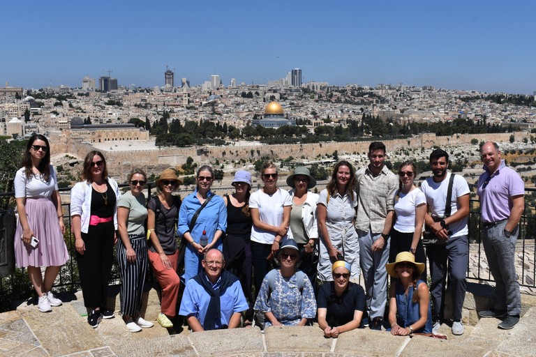 Teilnehmende des Lehrgangs 2022 auf der Seminarreise nach Israel in Jerusalem (Foto: Hinterholzer).