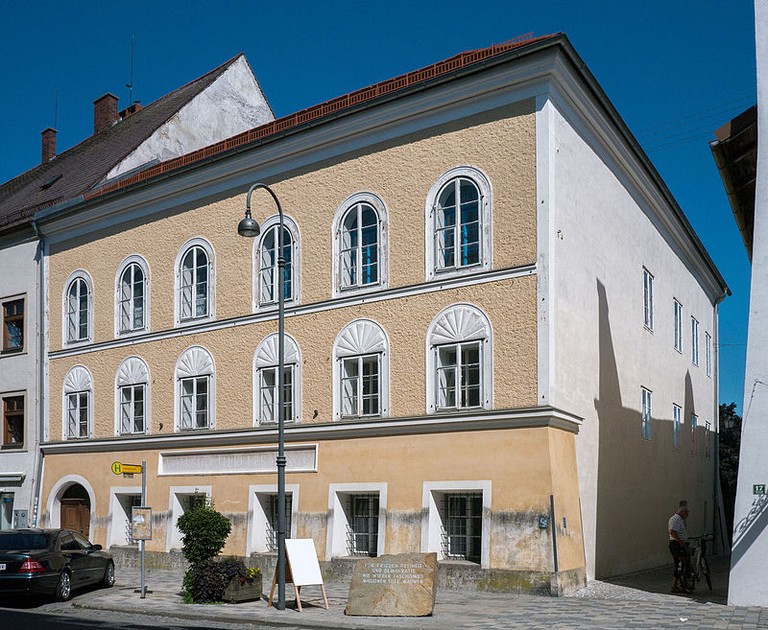 Hitlers Geburtshaus in Braunau (Foto: Ledl, CC-BY-SA 4.0) )