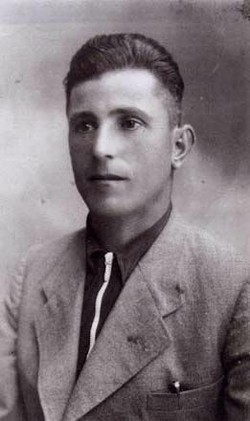 Josef Vallaster (1910 - 1943) aus dem Silbertal gehörte zum Kern der NS-Mörder: Zuerst war in der Tötungsanstalt Schloss Hartheim , dann mordete er im Rahmen der "Aktion Reinhard" in Sobibor, wo er beim Häftlingsaufstand im Oktober 1943 erschlagen wurde.
