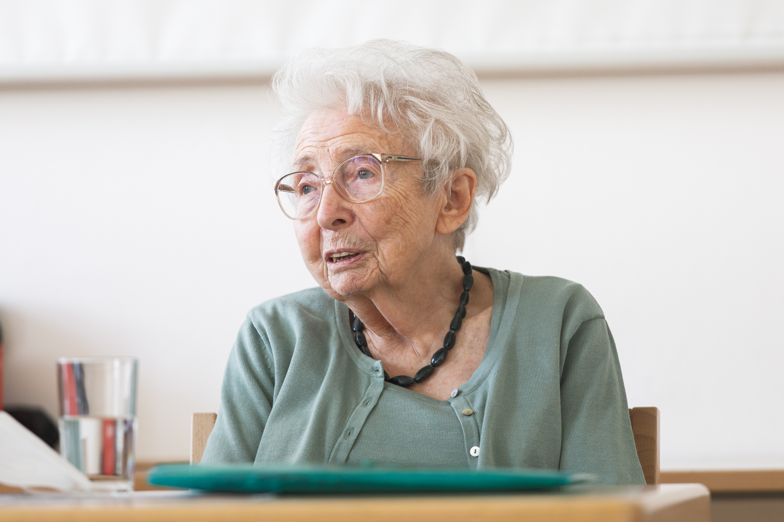 Helga Feldner-Busztin setzte sich unermüdlich als Zeitzeugin ein, sprach mit Schülerinnen und Schülern über ihre Erfahrungen und äußerte sich öffentlich zu politischen Themen und Herausforderungen der Gegenwart (Foto: OeAD/APA-Fotoservice/Rastegar).