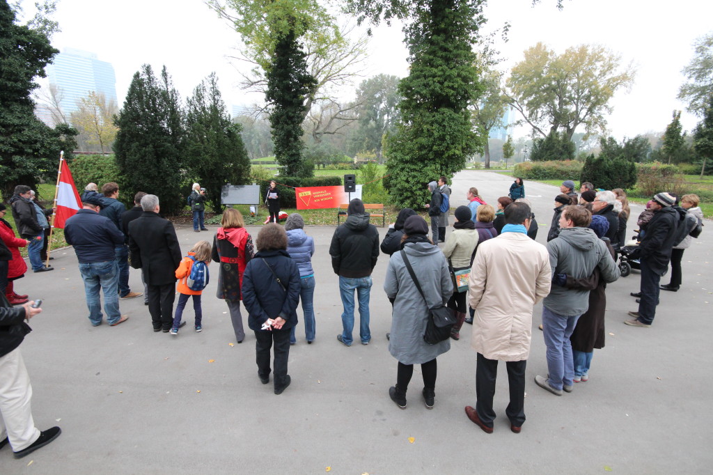 Gedenkveranstaltung beim Gedenkstein im Donaupark.