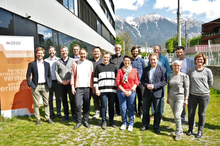 Teilnehmende der ersten Arbeitstagung zur Holocaust Education in der Primarstufe, die im Mai 2022 an der PH Tirol stattfand (Foto: OeAD).