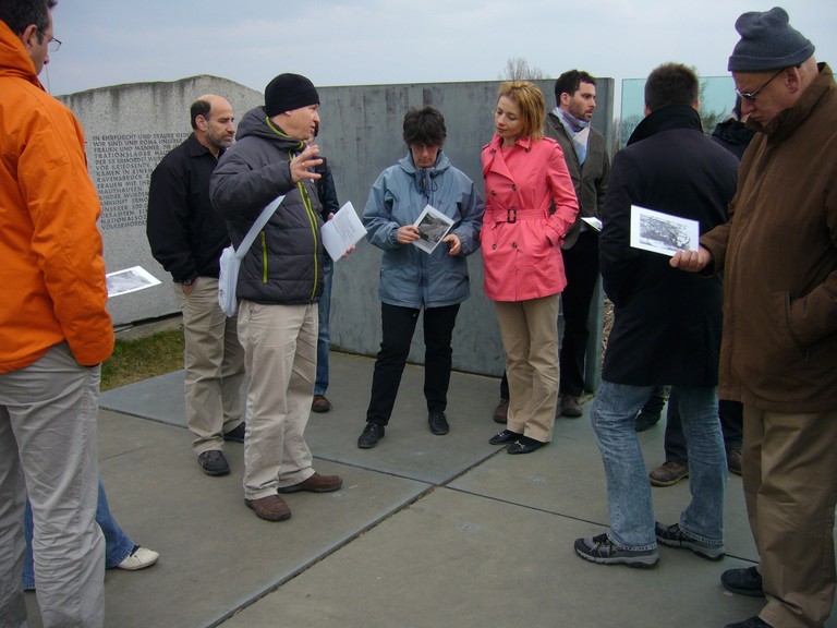 Yariv Lapid an der Gedenkstätte Mauthausen beim FRA-Workshop im März 2012