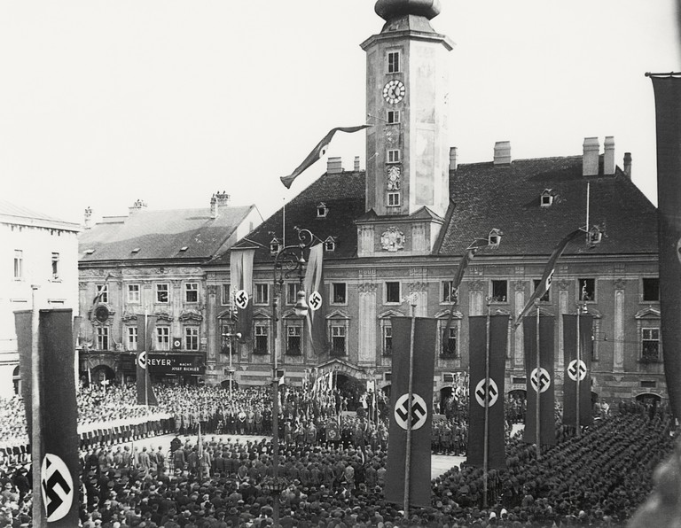 NS-Aufmarsch Rathausplatz St. Pölten, März 1938