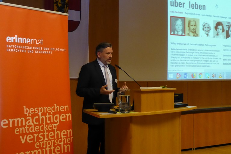 Die neue Lernwebsite wurde am 11. März 2018 am ZeitzeugInnen-Seminar von _erinnern.at_ in Salzburg vorgestellt. MR Mag. Manfred Wirtitsch, Leiter der Abteilung Unterrichtsprinzipien und überfachliche Kompetenzen, eröffnete die Präsentation. 