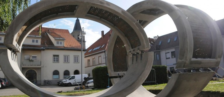 Zwei Ringe erinnern an die ausgelöschten jüdischen Gemeinden von Judenburg.