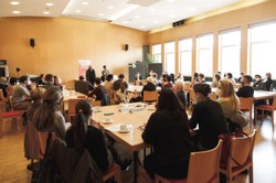 Am ersten Seminartag steht der Austausch der Lehrkräfte untereinander und die Fortbildung zur Organisation von ZeitzeugInnengesprächen im Mittelpunkt (Foto: OeAD|APA-Fotoservice|Rastegar).