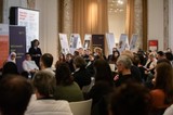 Nach zwei Impulsvorträgen folgte eine Podiumsdiskussion mit Einbezug des Publikums (Foto: eSeL.at / Anastasia Yakovenko).