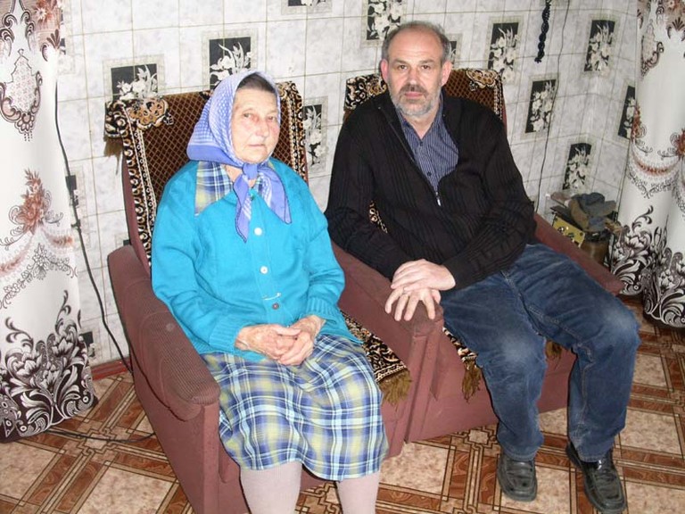 Besuch bei einer ehemaligen Zwangsarbeiterin in Rowenki (Ukraine), 2007
