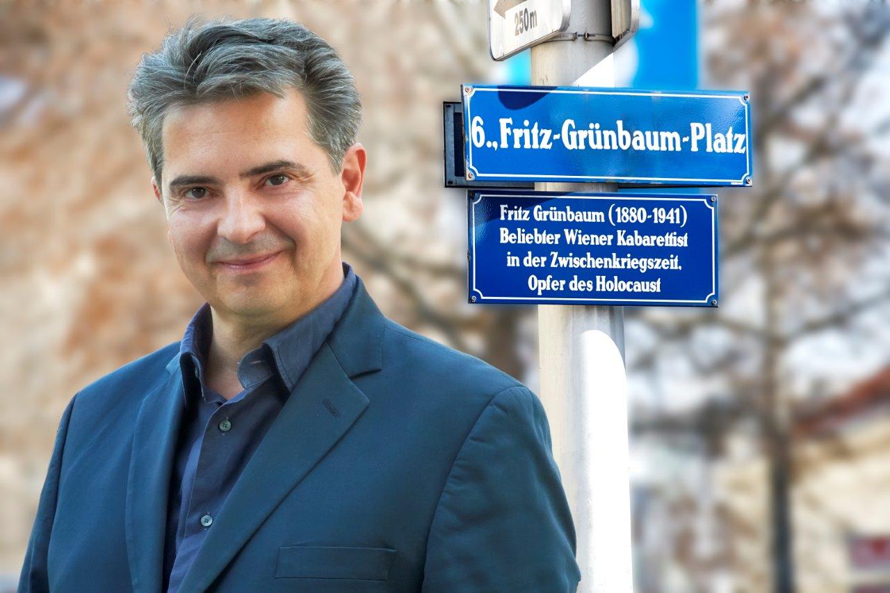 Christoph Wagner-Trenkwitz auf dem Fritz Grünbaum-Platz