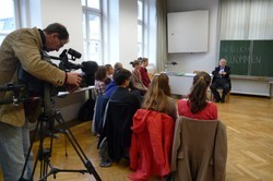 Ari Rath, ehemaliger Chefredakteur der Jerusalem Post, zu Besuch in einer Wiener Schulklasse