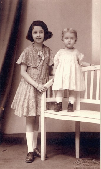 l.: Jessy Winkler (später Jehudith Hübner) und ihre jüngere Schwester Edith