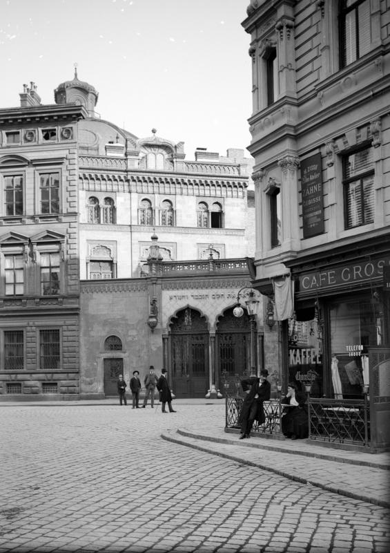 Der Türkische Tempel in der Zirkusgasse in Wien war eine Synagoge der sephardisch-türkischen Juden. Sie wurde während der Novemberpogrome 1938 zerstört (Credit: ÖNB).