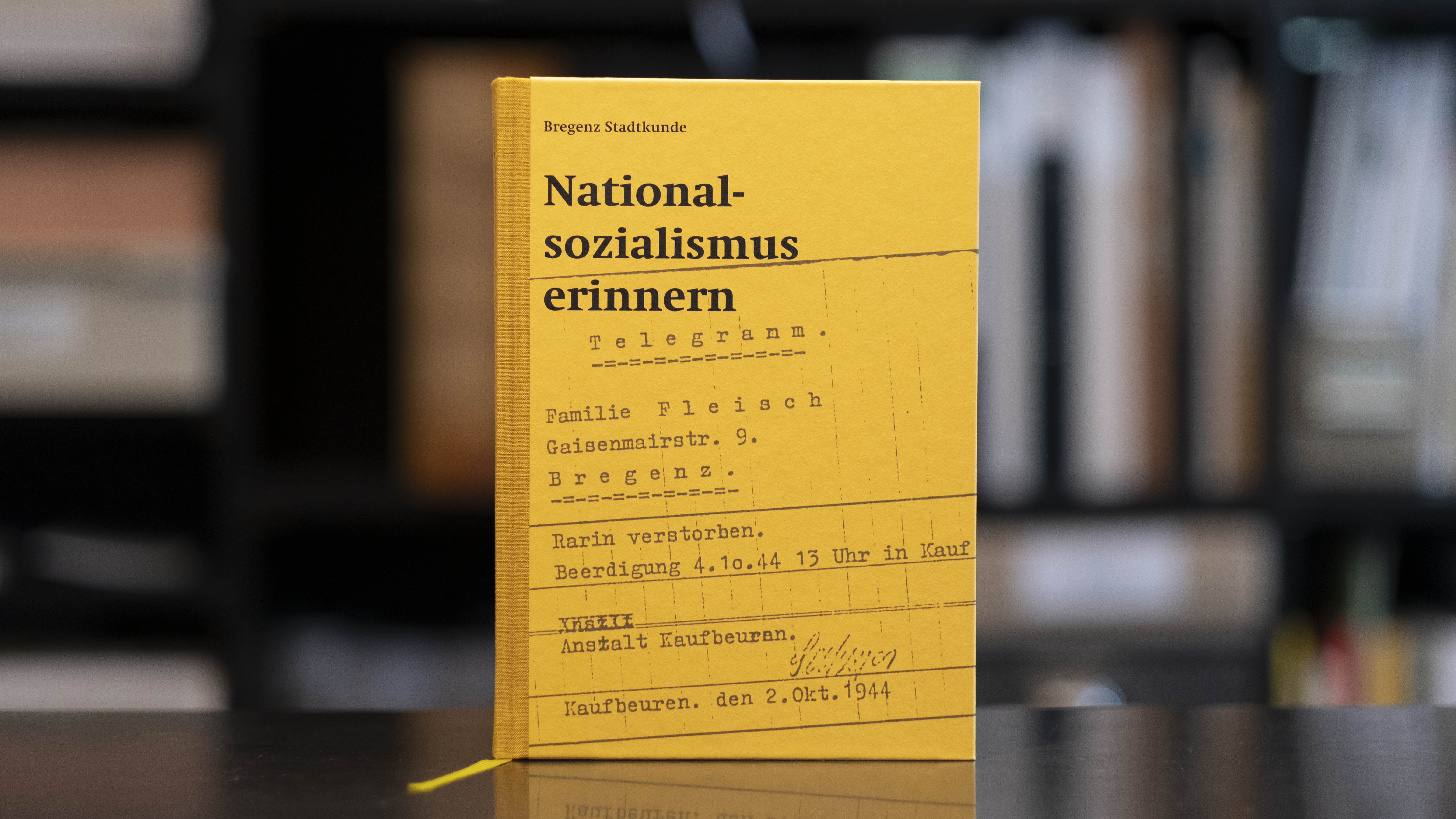 „Nationalsozialismus erinnern“ ist um 18,- Euro in den Bregenzer Buchhandlungen erhältlich. (Quelle: Stadt Bregenz)
