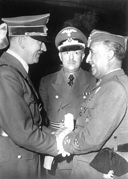 1940 trafen Hitler und ein Nazi-Offizier Franco (re.), um ihn zum Kriegseintritt zu bewegen.