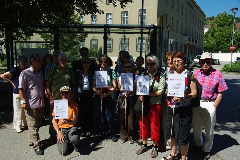 TeilnehmerInnen der WOZ-LeserInnen-Reise ins Rote Wien sowie die ReiseorganisatorInnen vom Ludwig Boltzmann Institut für Menschenrechte (BIM)
