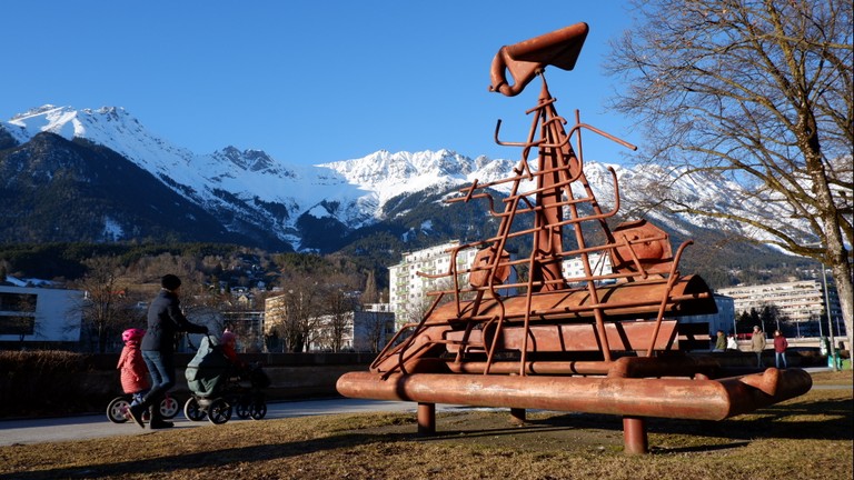 Denkmal für Tschernutter Innsbruck (Foto Benedikt Kapferer).jpg