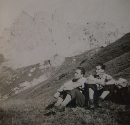 Ernst und Hans Eisenmeyer nach der (vermeintlich) erfolgreichen Überschreitung der Gebirgsgrenze im Sommer 1938 im Rätikon. (Quelle: Montafoner Museen)