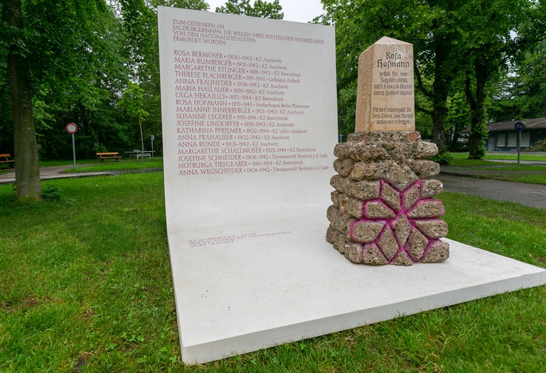 Memorial für Frauen im Widerstand, gestaltet von Iris Andraschek, 2019, Salzburg Maxglan (Foto: Stadt Salzburg/J. Knoll).