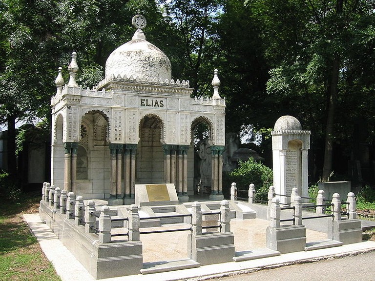 Grabmal am alten jüdischen Friedhof im Wiener Zentralfriedhof