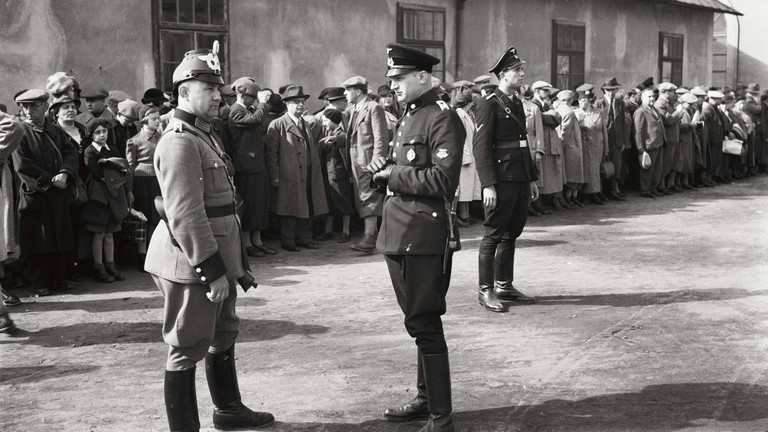 ORF III zeit.geschichte „Hitlers Exekutive. Die österreichische Polizei und der Nationalsozialismus“ Regie: Manuel Obermeier, 49 min