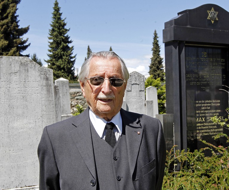 Marko Feingold am jüdischen Friedhof Klagenfurt 2012, Foto Stadtkommunikation Eggenberger