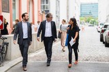 Jakob Calice (OeAD-Geschäftsführer), Bundesminister Martin Polaschek und Victoria Kumar (OeAD ERINNERN:AT) (Foto: BKA / Florian Schrötter). 