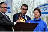 „Marsch der Lebenden“: Bundesministerin Heinisch-Hosek gedenkt in Auschwitz-Birkenau der Opfer des Holocaust
